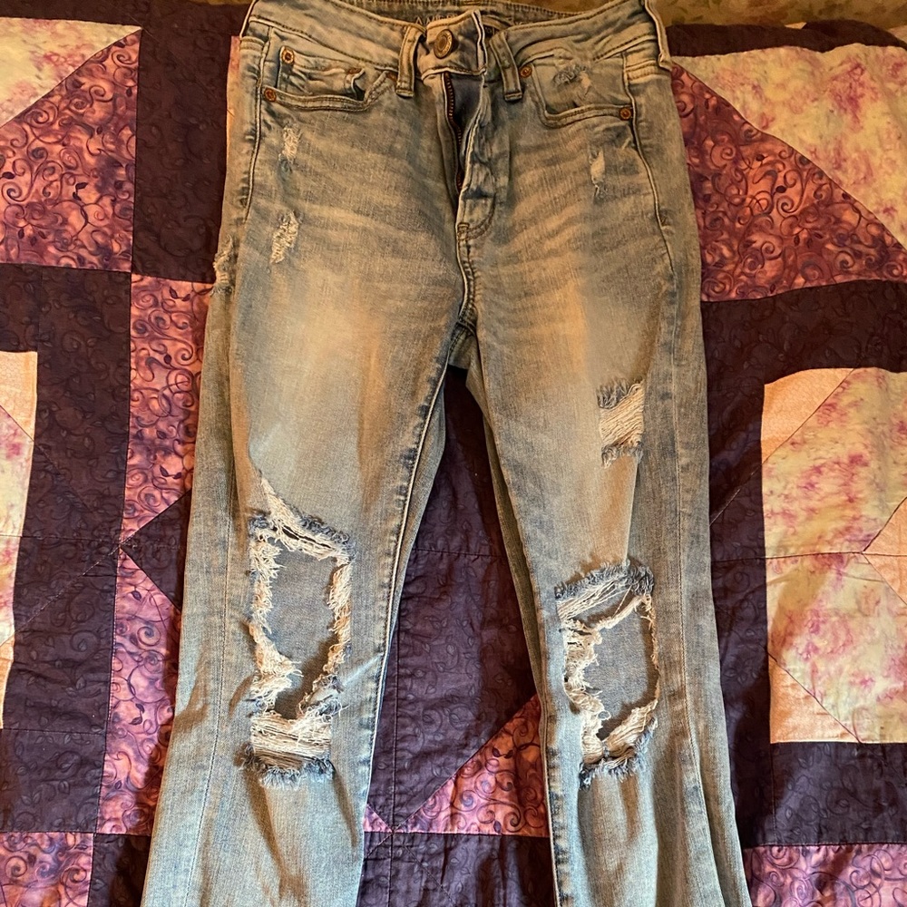 American Eagle light blue ripped jean jeggings